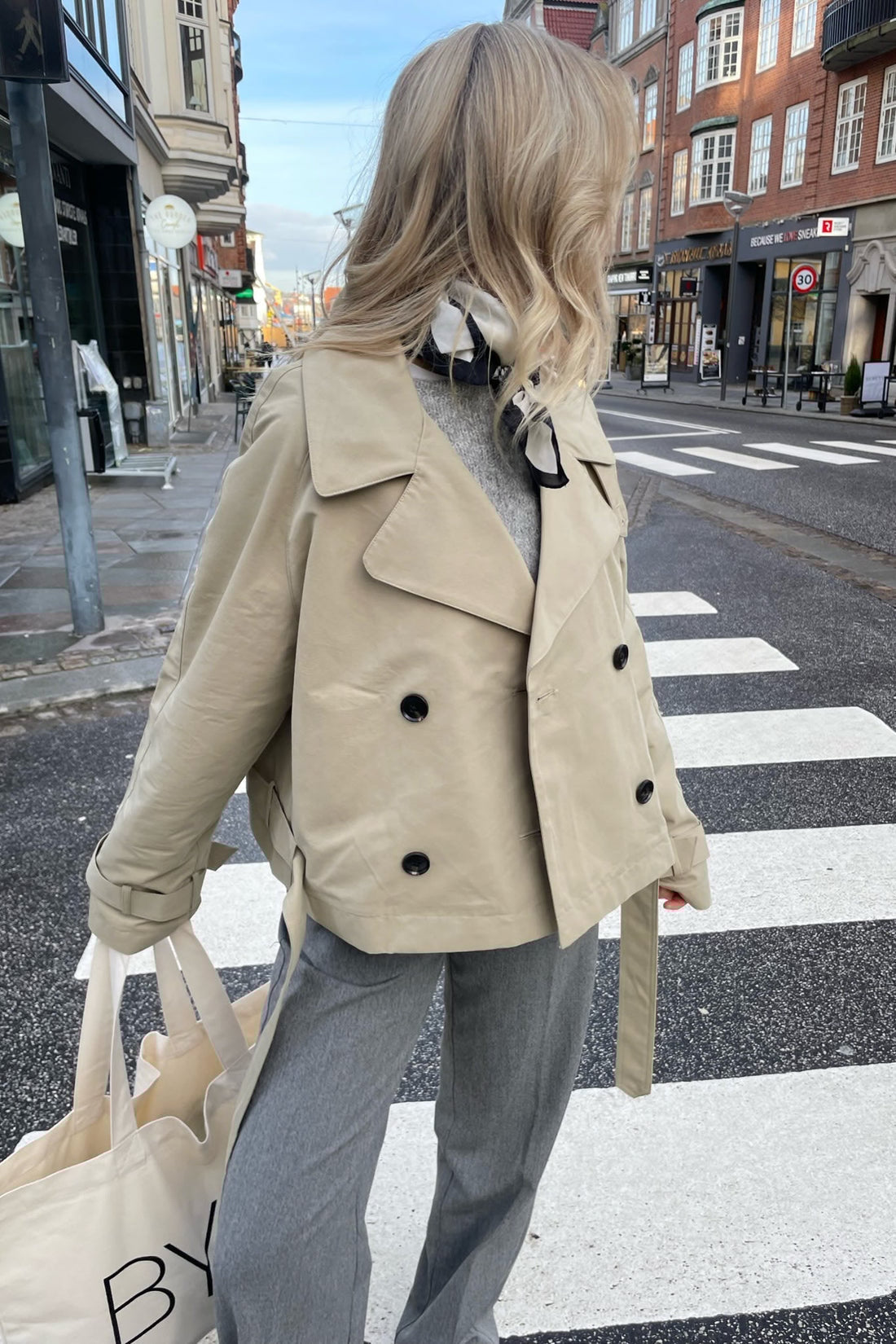 Manteau trench beige pour femmes