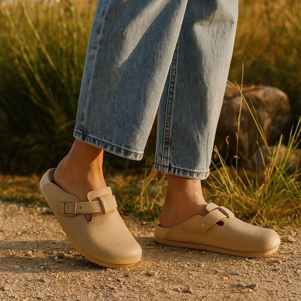 Sabots unis avec boucle et silhouette épurée