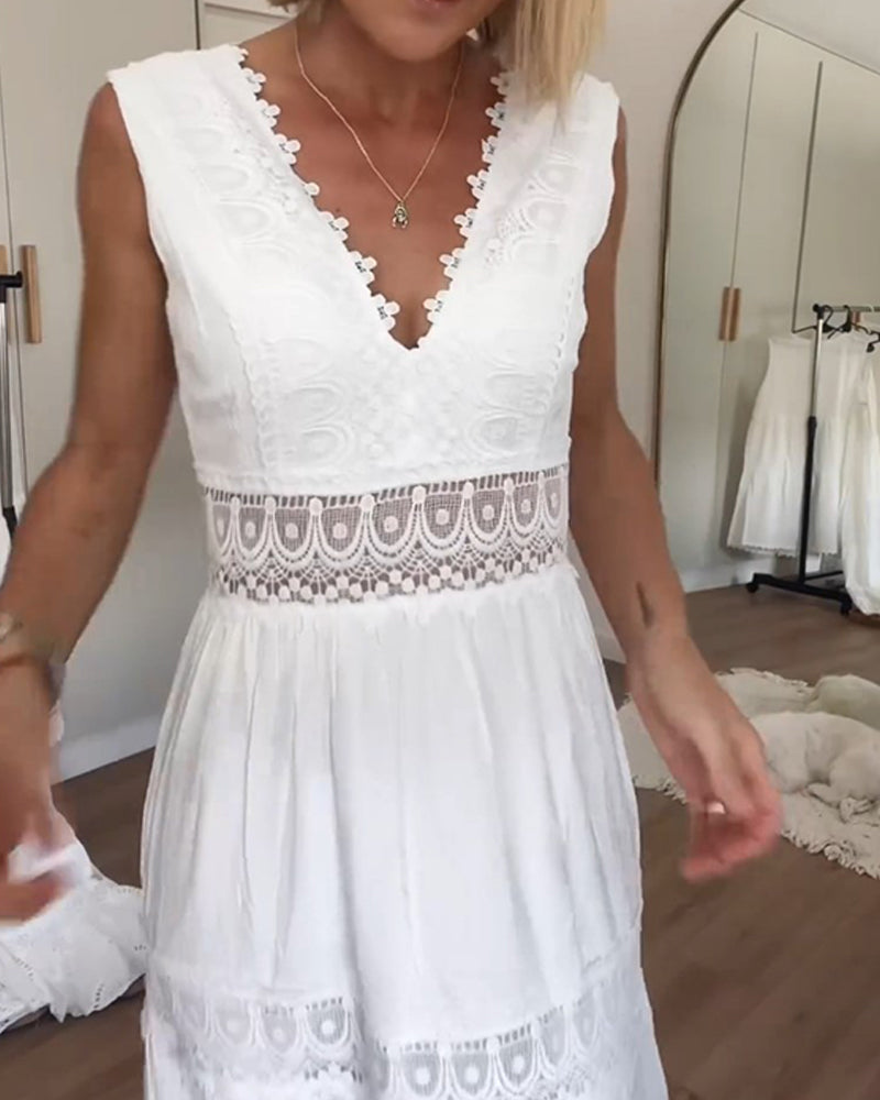 Robe longue sans manches avec détails ajourés et décolleté en V