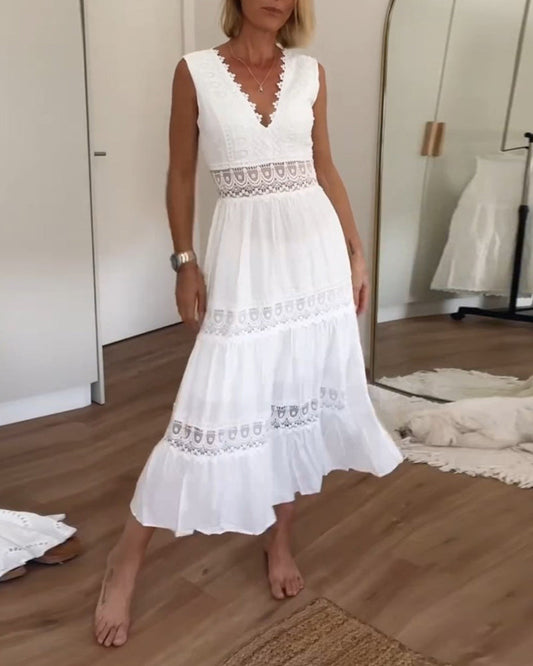 Robe longue sans manches avec détails ajourés et décolleté en V