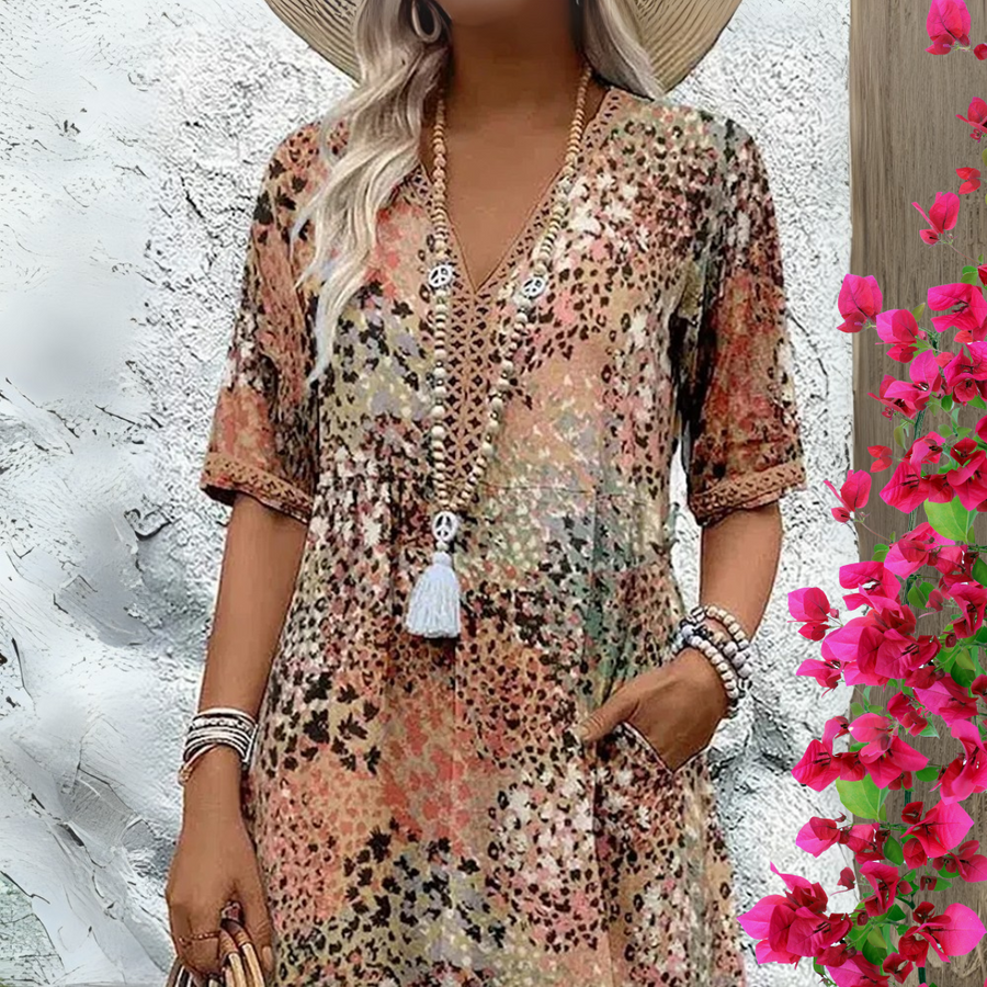 Robe mi-longue à manches courtes, encolure en V et boutons décoratifs