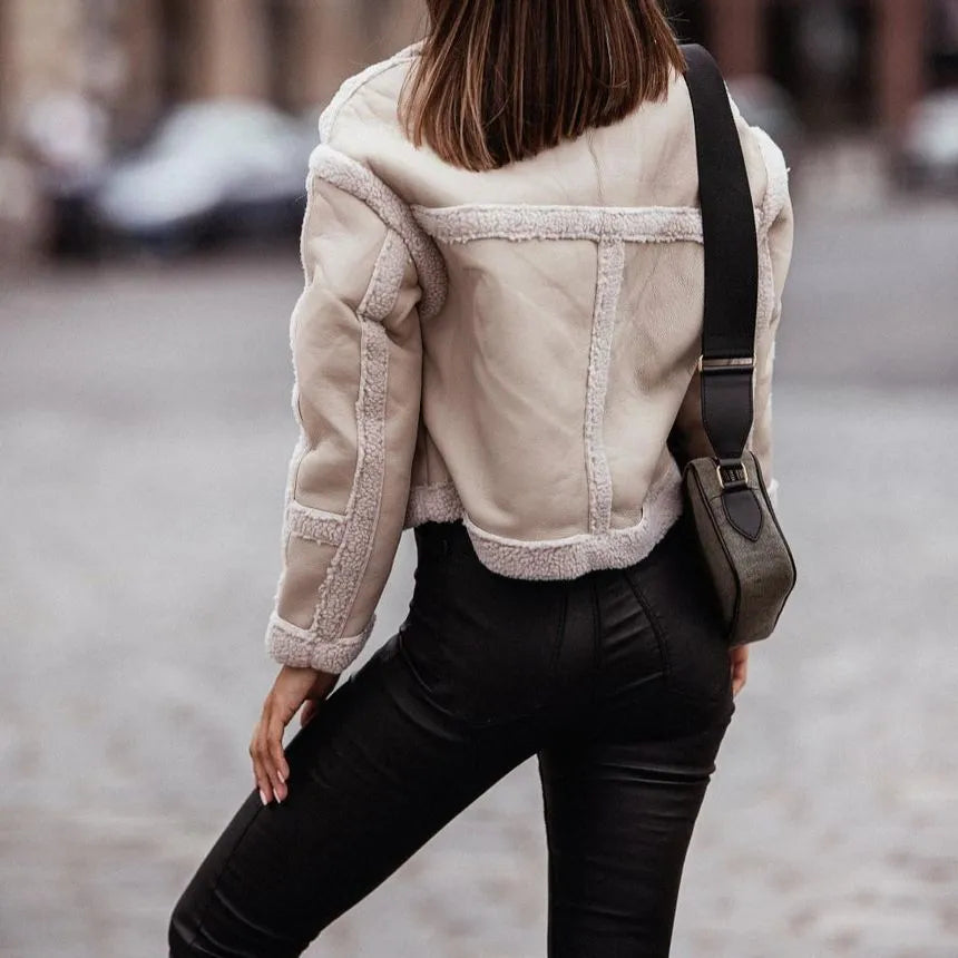 Manteau en cuir d'agneau avec coutures décoratives pour femmes