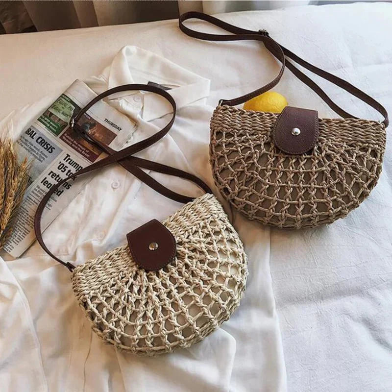 Sac bandoulière rond en tressage ajouré avec rabat à bouton-pression