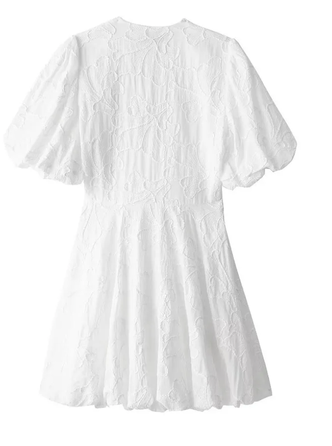 Robe courte à manches bouffantes, encolure en V et taille marquée