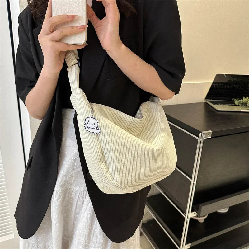 Sac d’épaule souple avec sangle longue et fermeture supérieure
