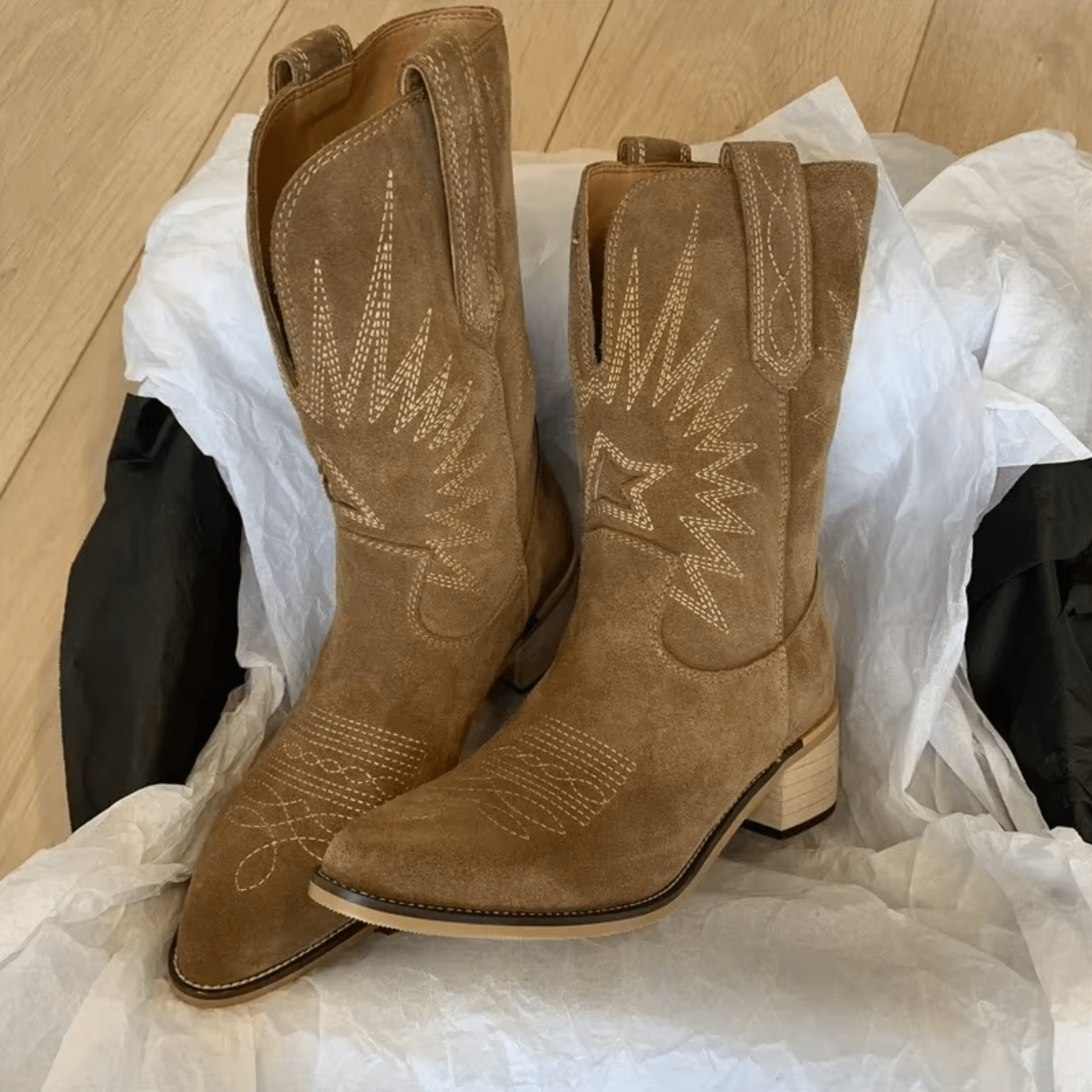 Bottes Vintage à Broderies pour Femmes - Marie Montel
