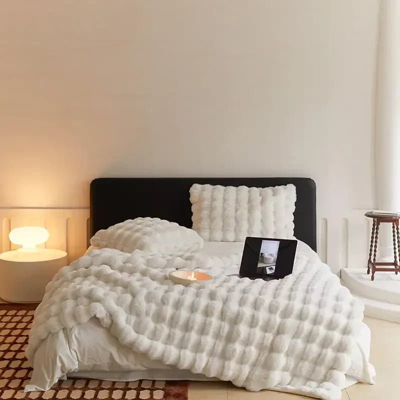Plaid Doux en Fausse Fourrure de Lapin - Marie Montel