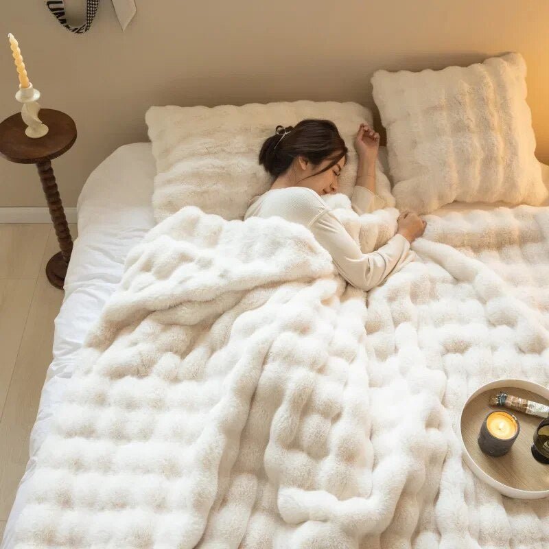 Plaid Doux en Fausse Fourrure de Lapin - Marie Montel