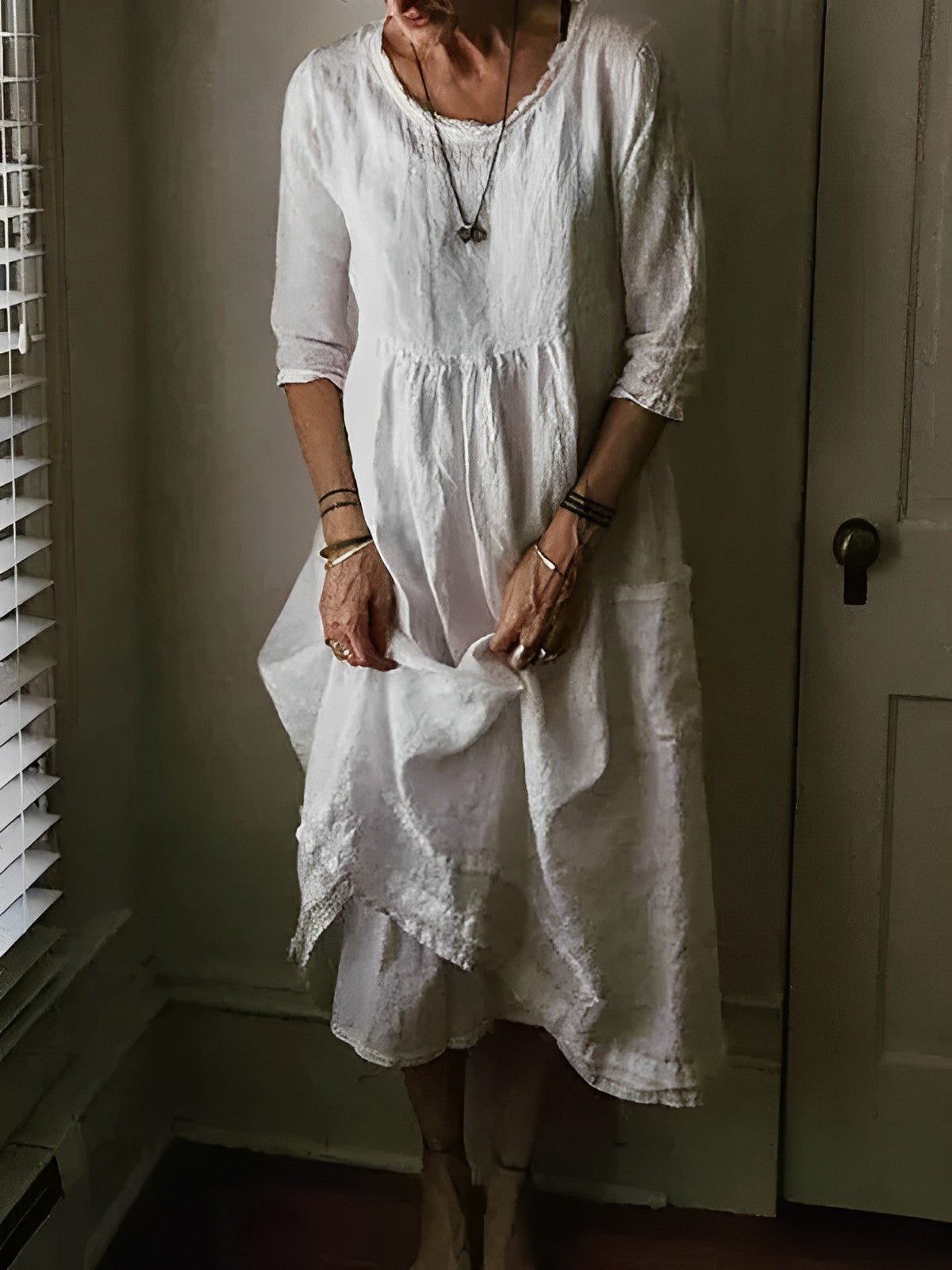 Robe Élégante à Col Ras du Cou et Manches 3/4 pour Femmes - Marie Montel