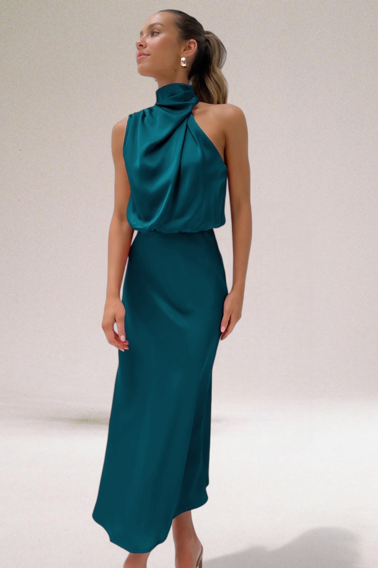 Robe Satinée Élégante avec Décolleté Halter pour Femmes - Marie Montel