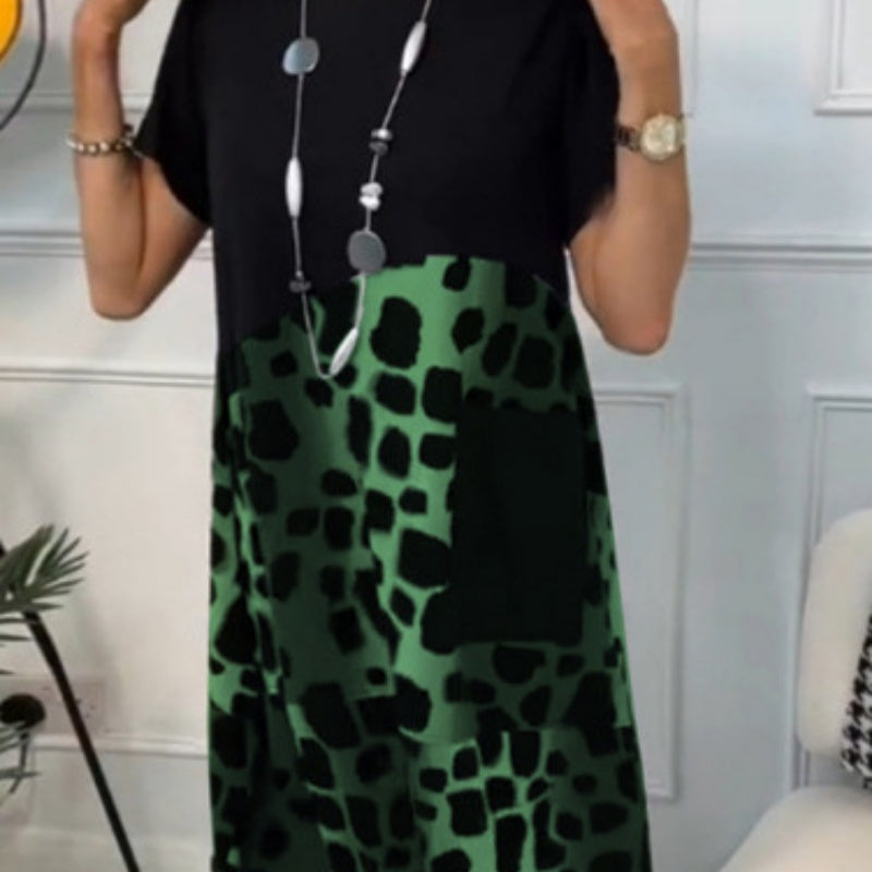 Robe courte à manches courtes avec encolure ronde et contraste visuel bicolore