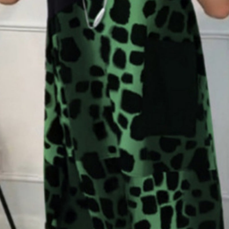 Robe courte à manches courtes avec encolure ronde et contraste visuel bicolore
