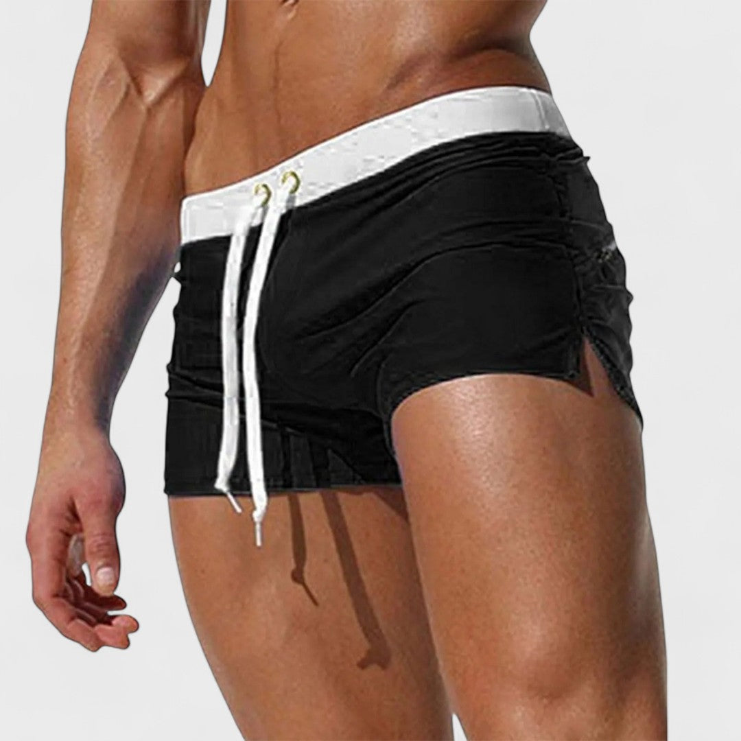 Short court ajusté avec taille élastique et cordon de serrage
