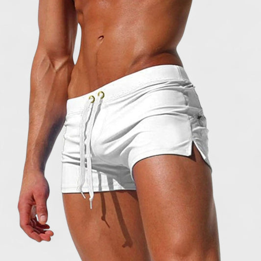 Short court ajusté avec taille élastique et cordon de serrage